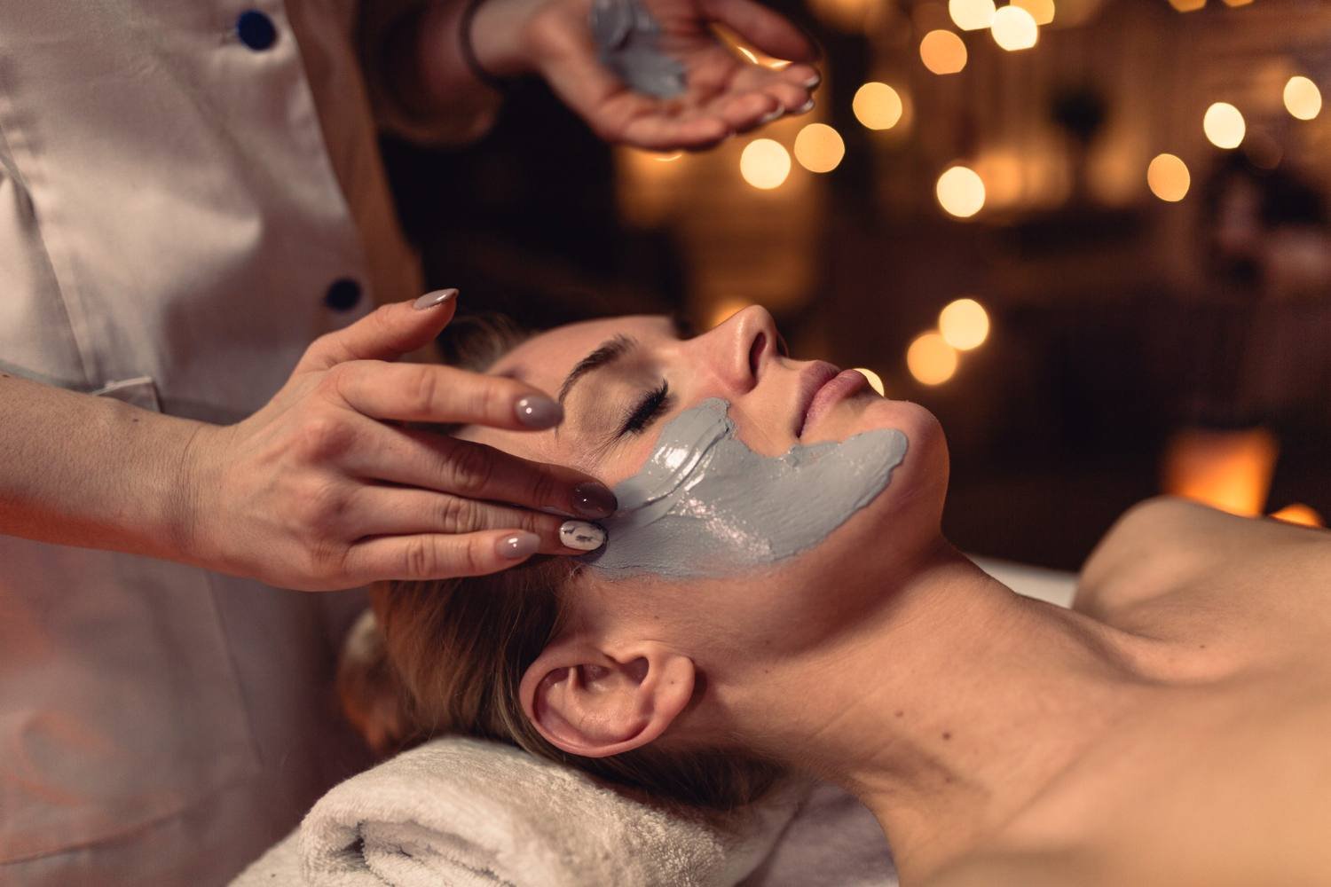 Glow & Brightening Facials от  Rosella Aesthetics 